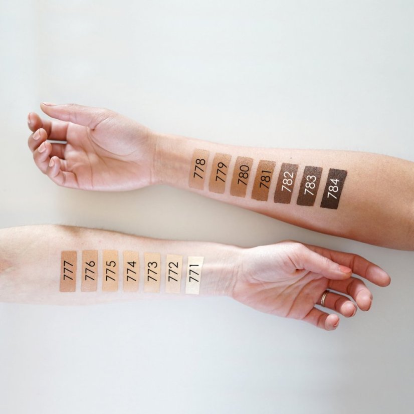 Kompaktný make-up 771 Cream beige