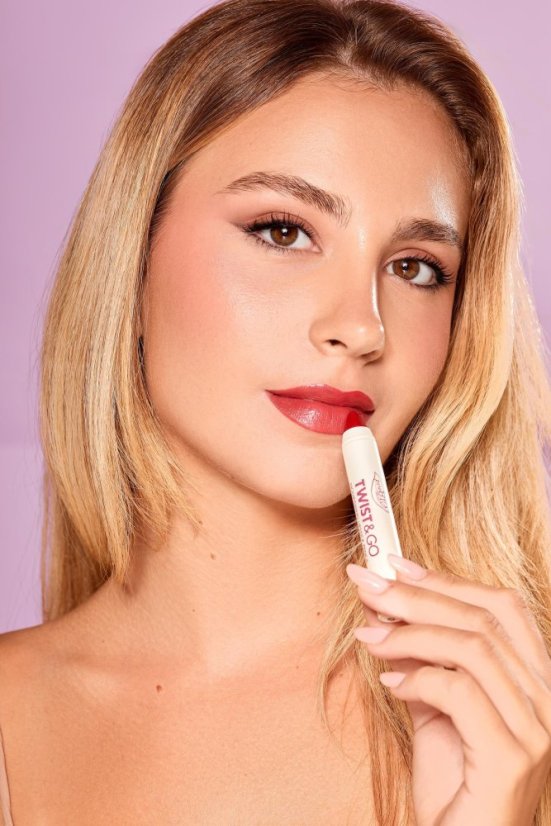 Výživný rúž TWIST&GO 505 Raspberry red