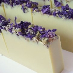 Dvojitá levanduľa mydlo s kvetmi